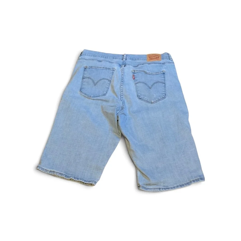 Levis Men Light Wash Blue Bermuda Denim Shorts Size 32 Casual Jean Shorts